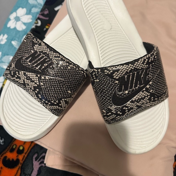 Nike Women's Snake Print Slide Sandals - Picture 1 of 4